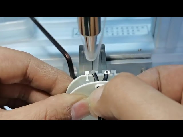 Machine semi-automatique de fabrication de câbles USB - Poste de soudure miniature pour USB-A, Micro-USB et Lightning