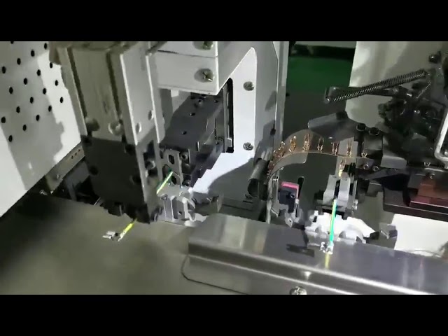 Machine automatique pour gaine thermorétractable : insertion, torsion, étamage et sertissage