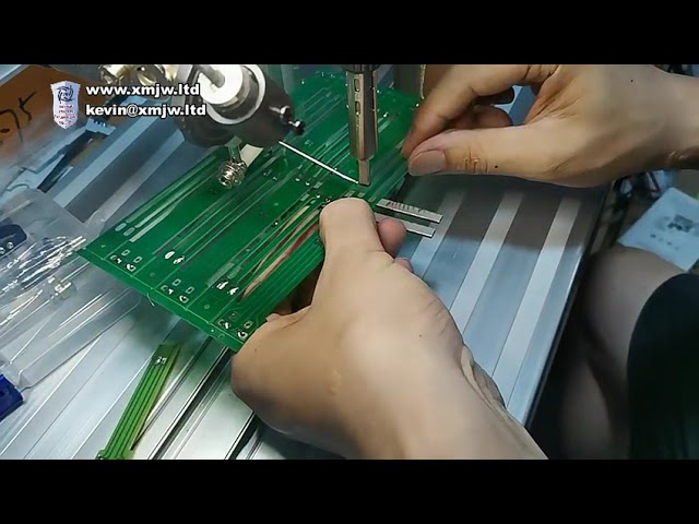 Machine à souder mini pour haut-parleurs : soudure de fils et circuits imprimés en usine