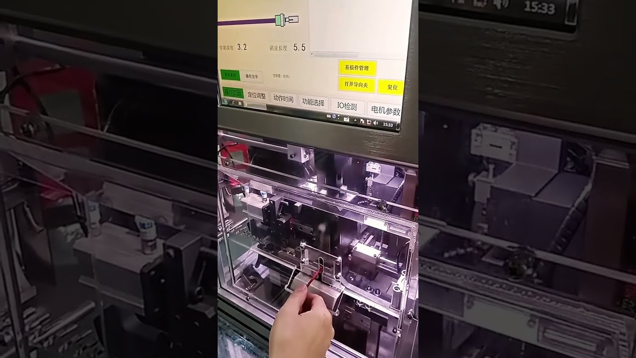 Machine automatique de dénudage, insertion de fiche étanche et crimpaison de bornes | #usine #machine