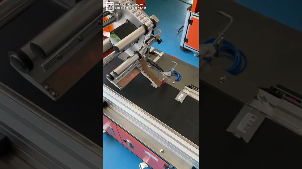 Machine d'étiquetage pour surfaces planes - Applicateur automatique d'autocollants pour pièces industrielles et plaques métalliques