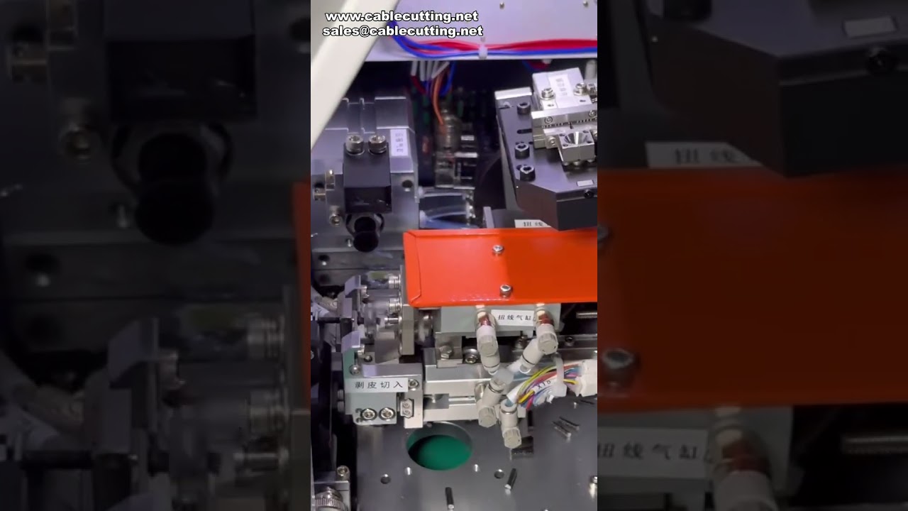 Machine à sertir automatique de bornes tubulaires – Sertissage quadrangulaire de précision