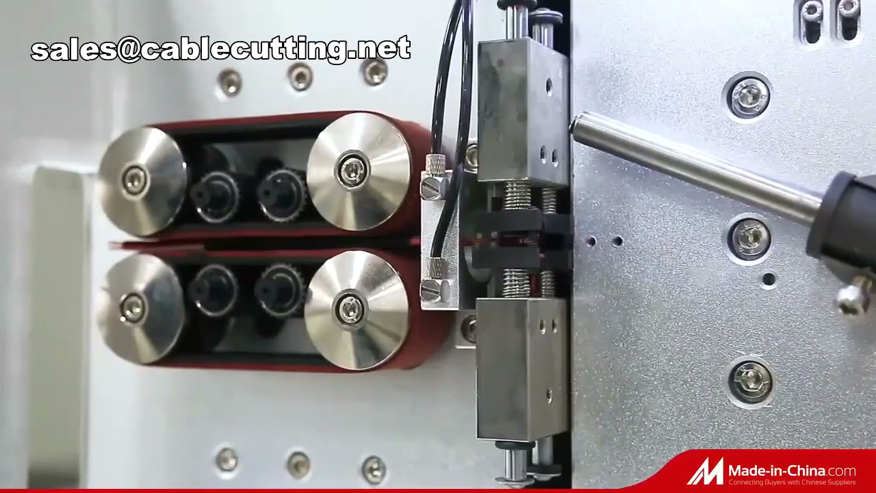 Machine à dénuder et couper les câbles multiconducteurs jusqu'à 30 mm²