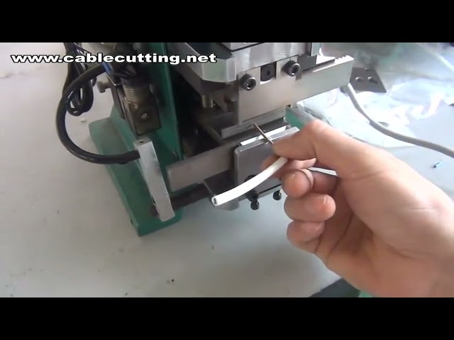 Machine semi-automatique de dénudage de câbles : épluchage et torsion de fils optimisés
