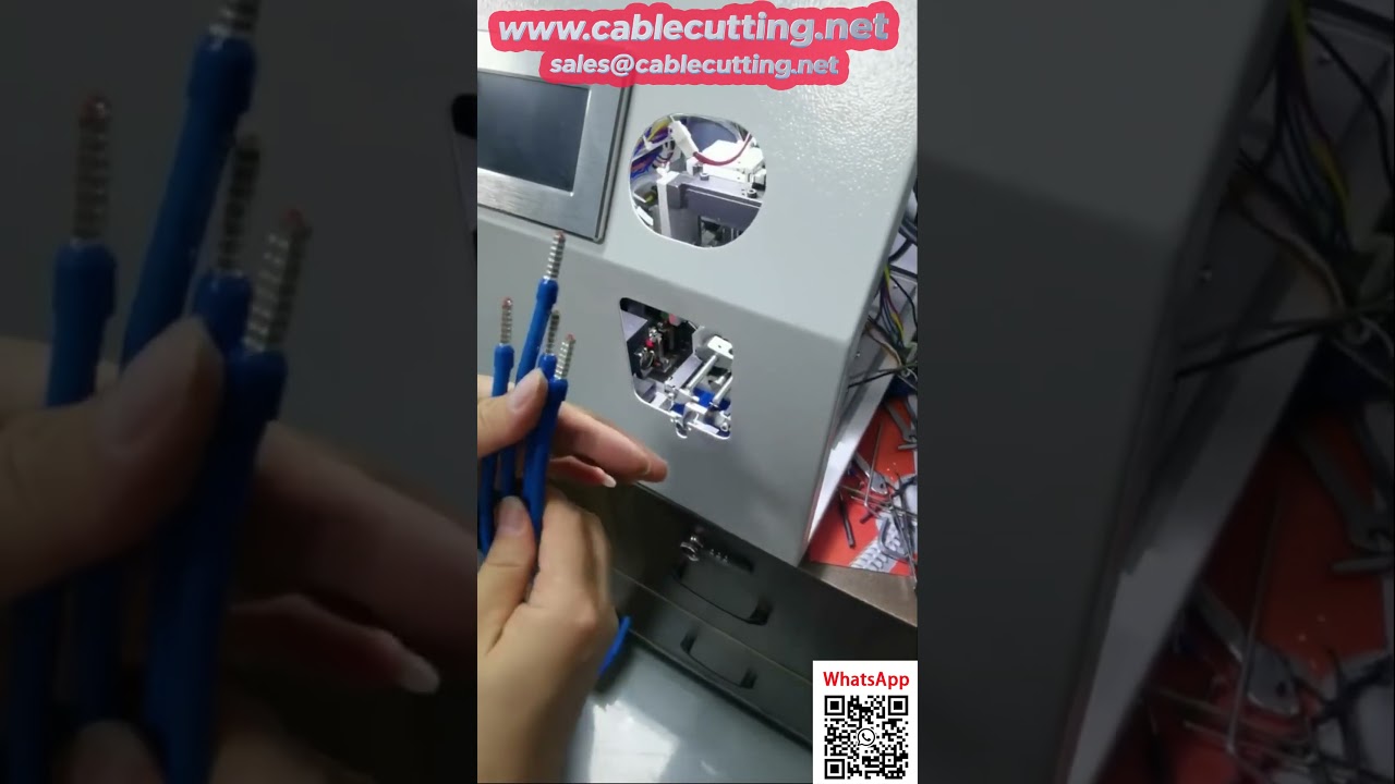 Machine à sertir les terminaux tubulaires préisolés 0,5-4 mm²