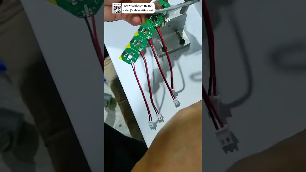 Machine à souder fil de ventilateur sur PCB : 800 pièces/h, haute productivité et qualité