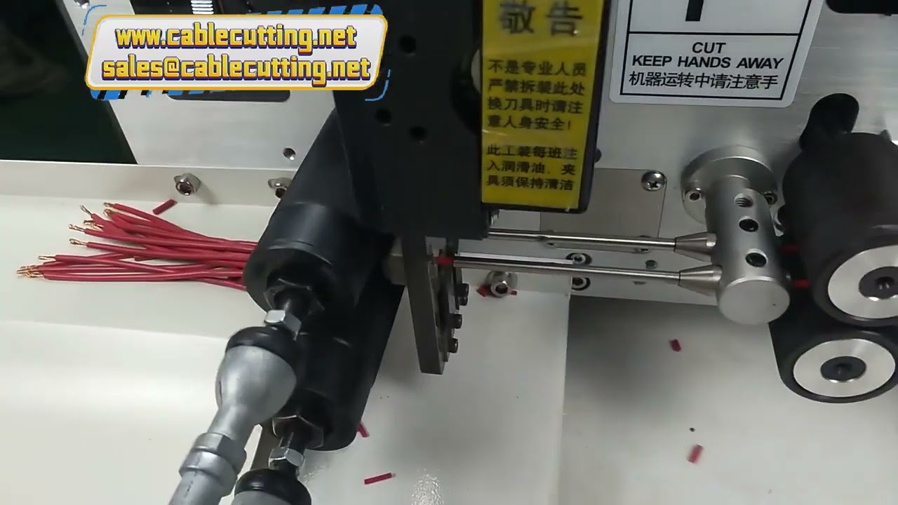 Machine à double alimentation pour couper, dénuder et torsader les câbles de 2,5 à 4 mm²