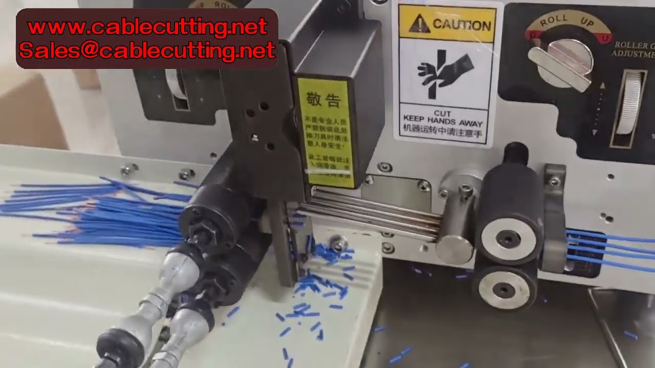 Machine entièrement automatique de coupe, dénudage et torsadage de 4 fils électriques