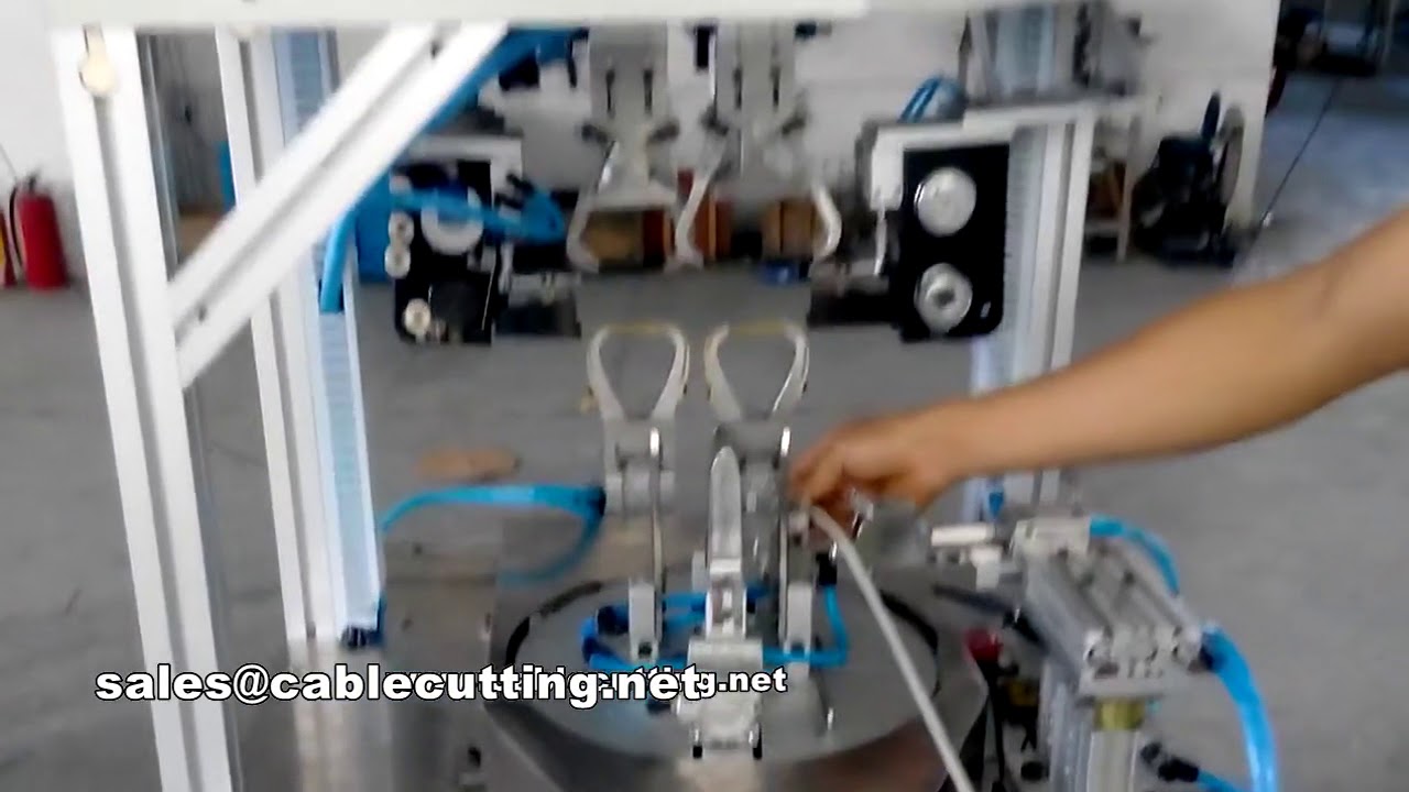 Machines de bobinage et de regroupement de câbles toroïdaux