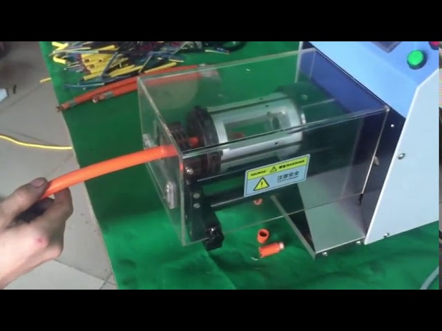 Dénudeur semi-automatique pour câbles coaxiaux – Précision et efficacité industrielle
