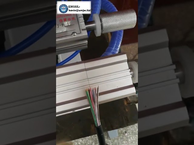 Dénudeur pneumatique de câbles longs et épais – Machine à dénuder Ø 3–65 mm, longueur de dénudage jusqu'à 300 mm