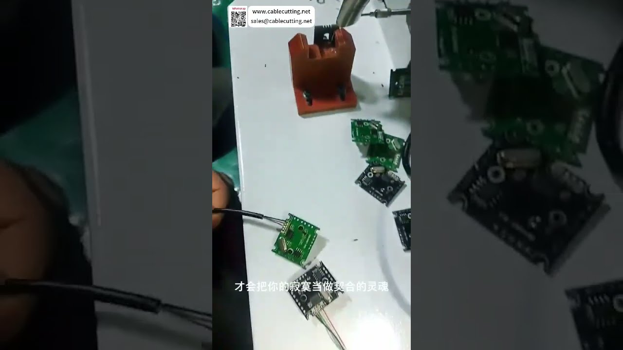 Prêt à expédier ! Équipement automatisé de traitement de fils et outil de soudure PCB en stock