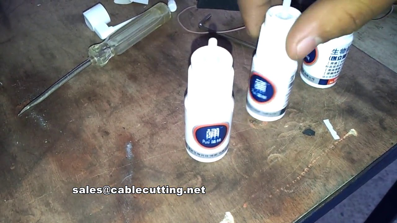 Test d'étiqueteuse pour bouteilles : étiquettes transparentes et impression de codes