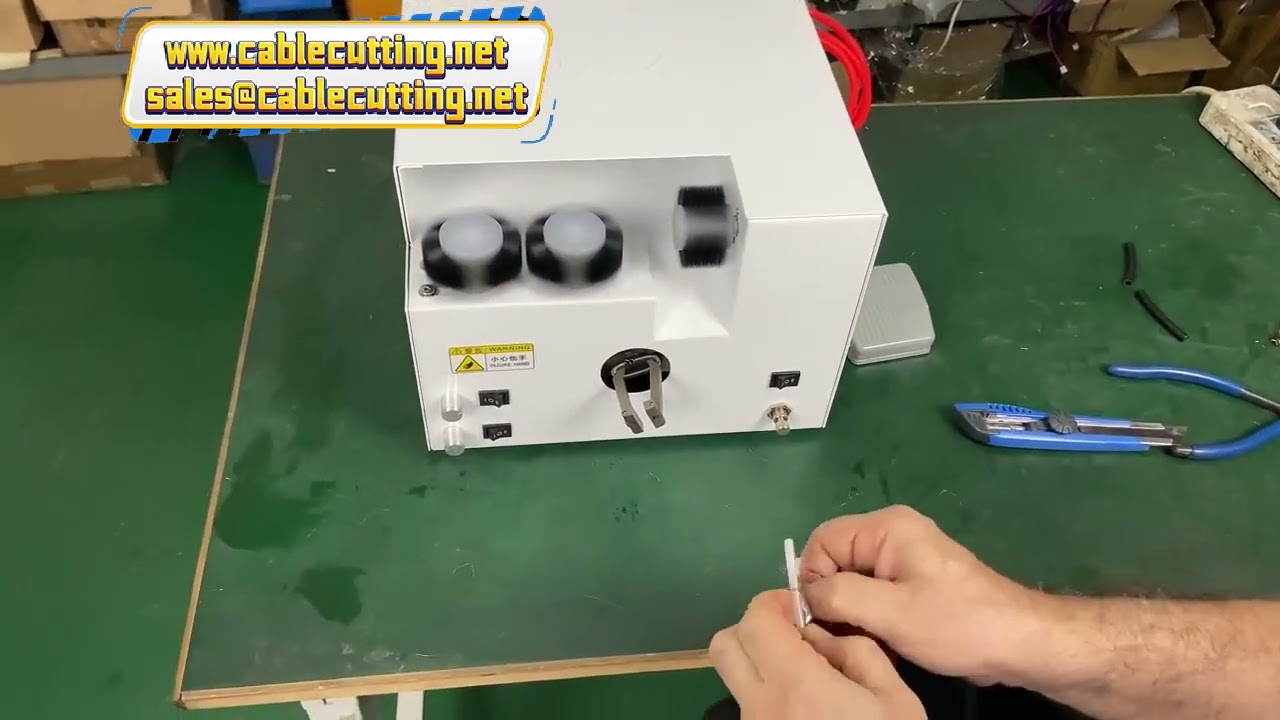 Machine à brosser et torsader les câbles blindés et tressés – Automatisation pour câbles multiconducteurs