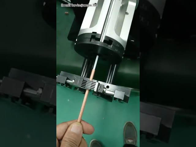 Dénudeur rotatif semi-automatique pour câble coaxial carré de grande taille - Câbles flexibles épais pour énergie nouvelle