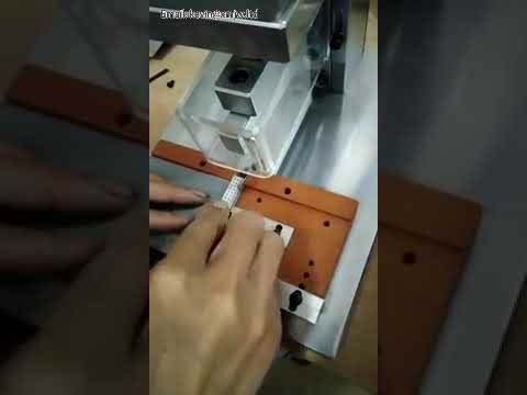 Machine de sertissage pneumatique IDC pour fils informatiques FC gris et blanc – 8 positions
