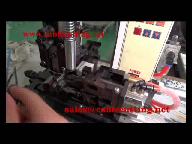 Machine à dénuder et à sertir semi-automatique à alimentation latérale WPM-2008A2