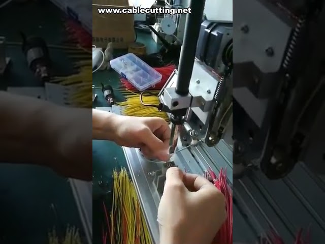 Machine à souder semi-automatique pour interrupteurs et micro-switches – Soudage de précision