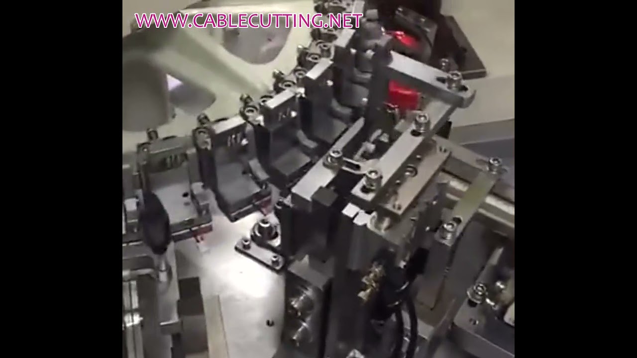 Machine automatique d'insertion de coques plastiques pour câbles | Fabrication et traitement de câbles