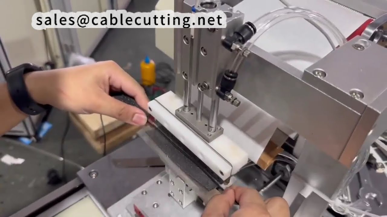 Machine applicatrice à repliage FoamSponge – Service client et automatisation optimale