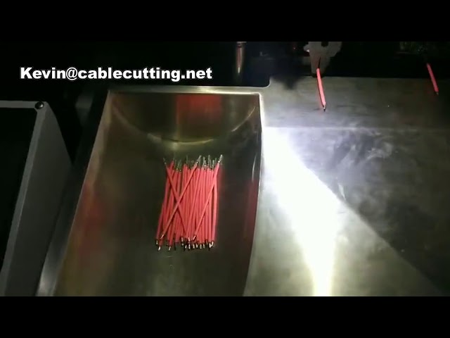 Machine de sertissage de bornes, dénudage et coupe de câbles, traitement de bornes PCB - Automatisation avancée