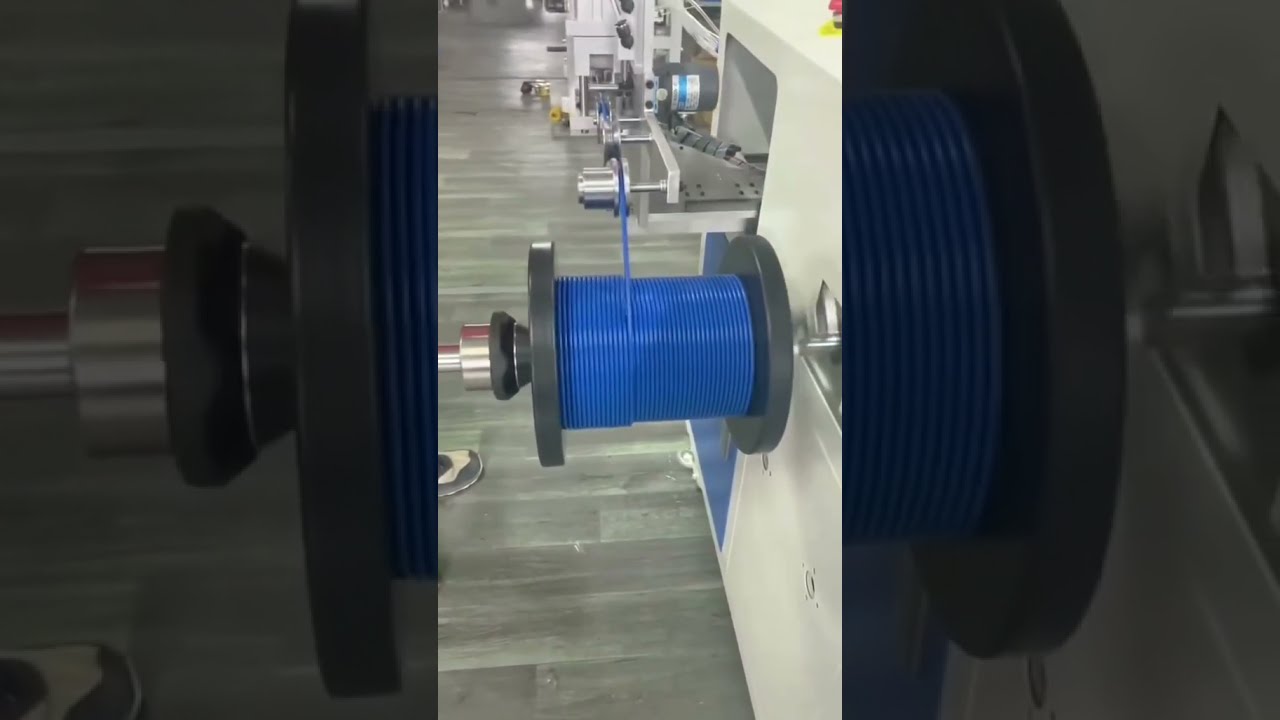 Bobineuse de fil de précision : passage de grands à petits rouleaux avec découpe intégrée pour plastique et creux