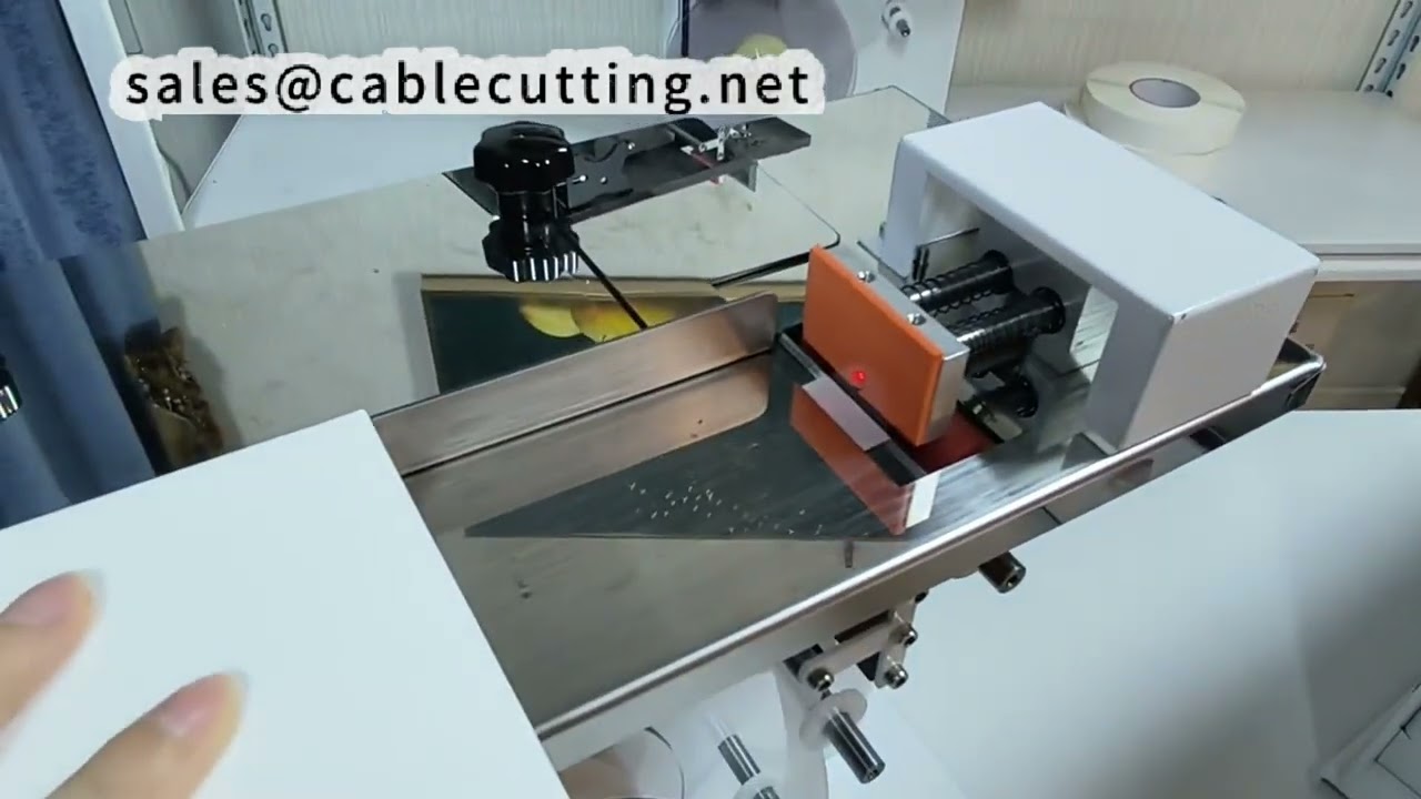 Machine d'étiquetage à angle droit - Étiquettes 15-50mm, compatible boîtes jusqu'à 105mm de rayon