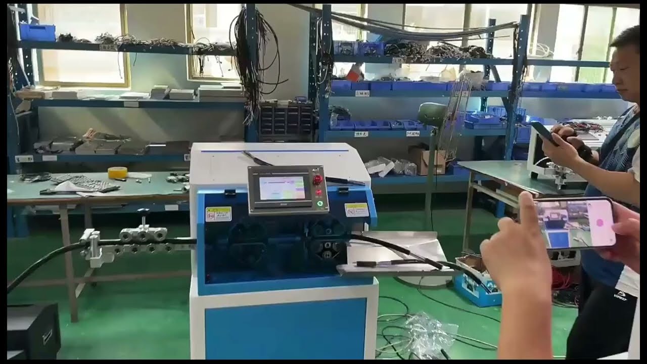 Équipement automatique de fabrication de câbles à gaine informatique – Dénudage rapide des fils gainés de grande taille