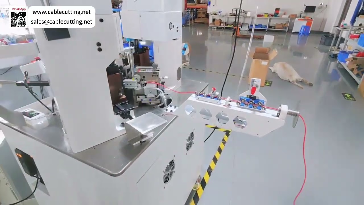 Machine automatique de sertissage double tête et insertion de boîtier pour faisceaux électroménagers