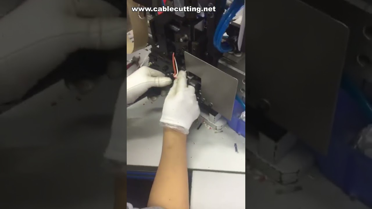 Machine à sertir avec détection des sertissages incorrects, sertissage de précision pour bornes uniques